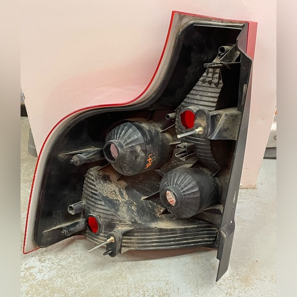 Genuine Volvo Right Lower Tail Lamp XC90 2003 - 2006 30612810 157-634 - Picture 5 of 8